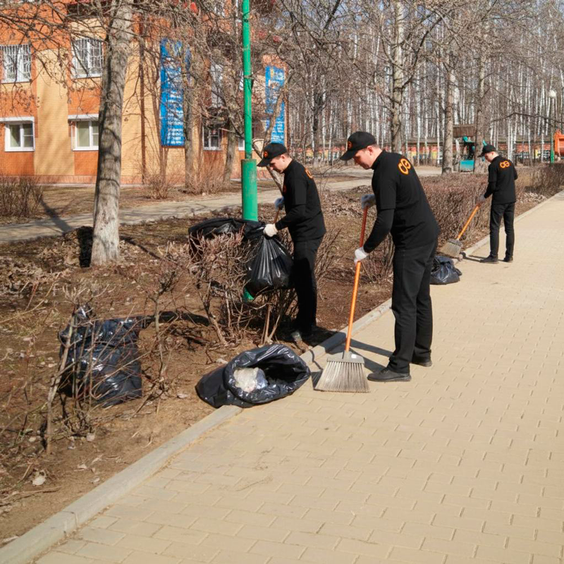 Уборка листьев в Заволжске